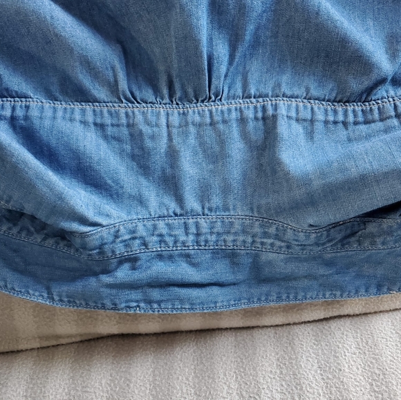 💙 Gap Denim Shirt - Picture 6 of 7